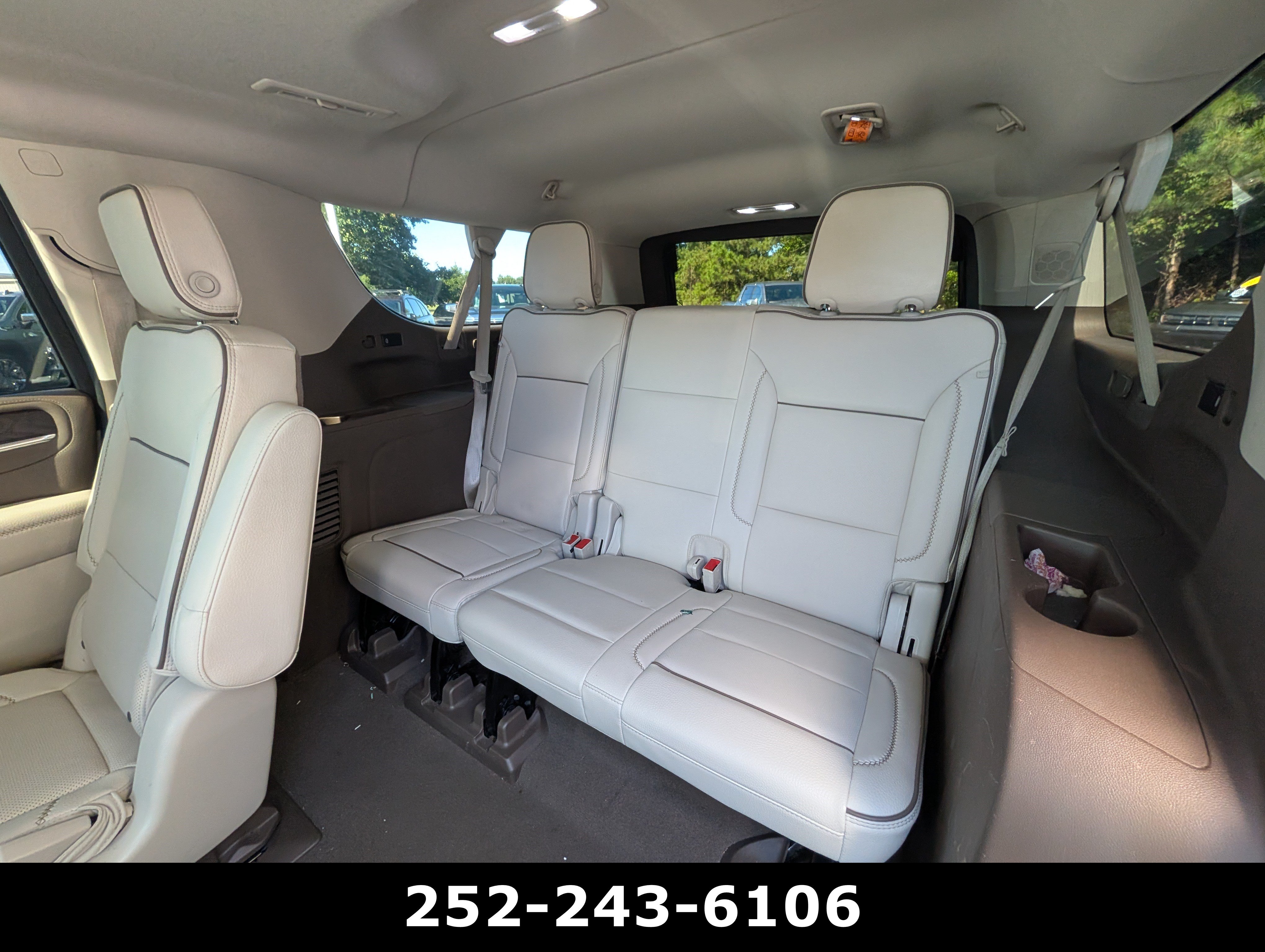 Used 2023 GMC Yukon XL Denali AWD/4WD image 11