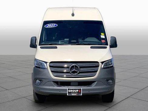 Used 2025 Mercedes-Benz Sprinter 2500 image 4
