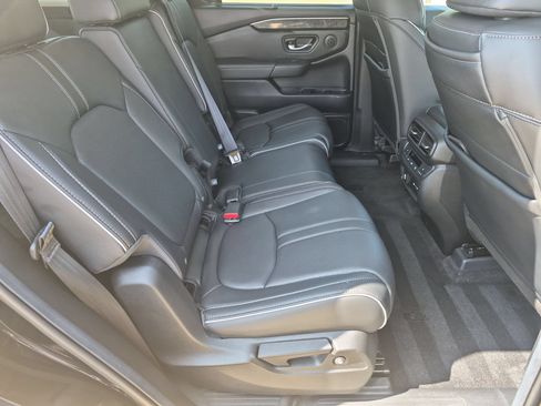 Used 2025 Honda Pilot Elite image 32