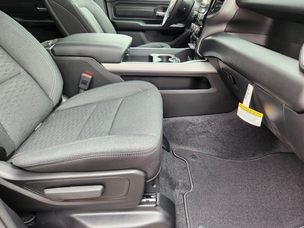New 2027 RAM 1500 Express AWD/4WD image 14
