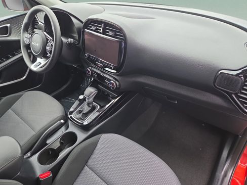 Used 2023 Kia Soul S image 38