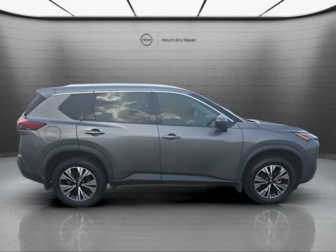 Used 2021 Nissan Rogue SV w/ Premium Package FWD image 3