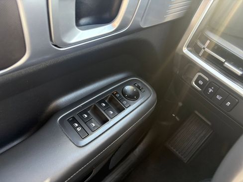 Used 2025 Hyundai Santa Fe SEL FWD image 18