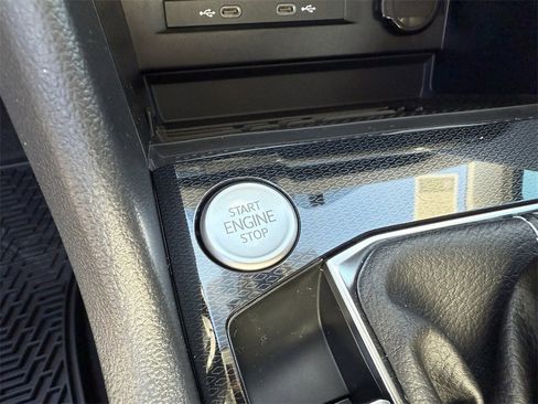 New 2026 Volkswagen Taos SE image 21