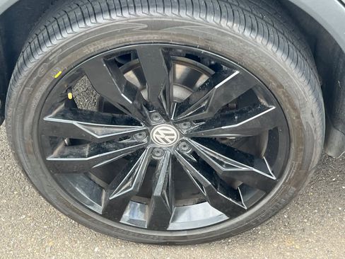 Used 2021 Volkswagen Tiguan SE R-Line FWD image 17
