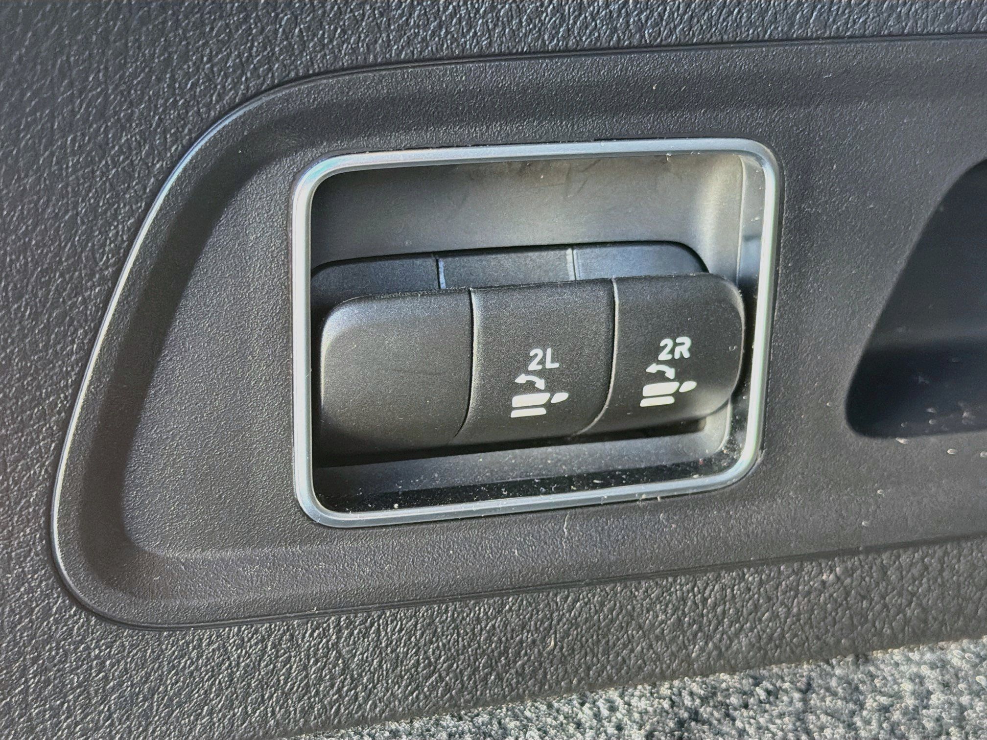 Used 2024 Mercedes-Benz GLS 580 4MATIC image 13