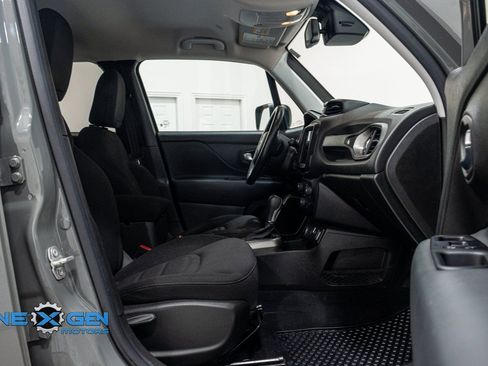 Used 2022 Jeep Renegade Latitude w/ Convenience Group AWD/4WD image 38