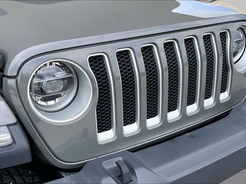 Used 2019 Jeep Wrangler Unlimited Sahara AWD/4WD image 30
