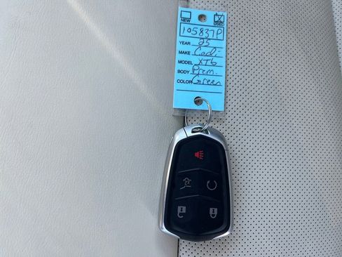 Used 2025 Cadillac XT6 Premium Luxury w/ LPO, Floor Liner Package image 32
