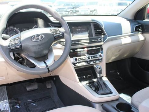Used 2020 Hyundai Elantra SE FWD image 12