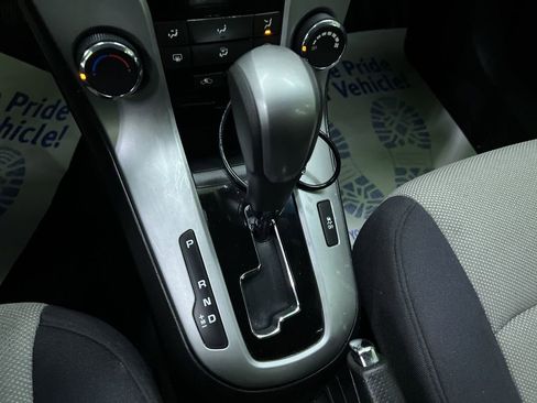Used 2013 Chevrolet Cruze LS FWD image 22