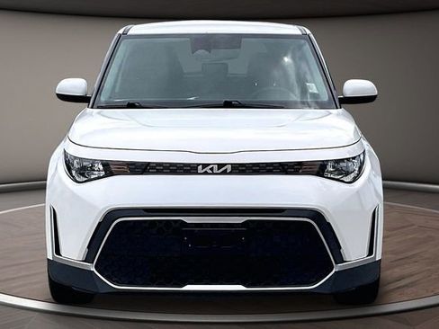 Used 2023 Kia Soul LX w/ LX Technology Package FWD image 3