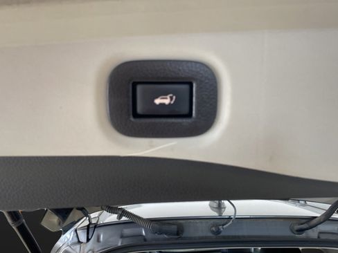 Used 2015 Nissan Rogue SL w/ SL Premium Package FWD image 25