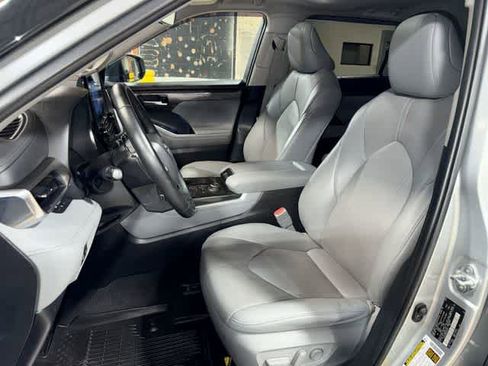 Used 2021 Toyota Highlander Limited AWD/4WD image 15