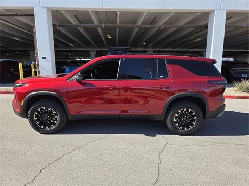 Certified 2025 Chevrolet Traverse Z71 w/ Enhanced Driving Package image 3