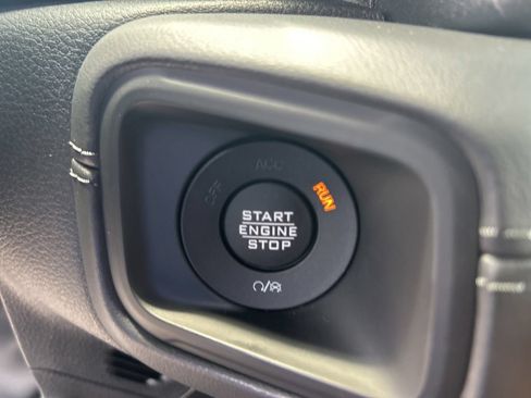 Certified 2025 Jeep Wrangler Unlimited Sahara AWD/4WD image 42