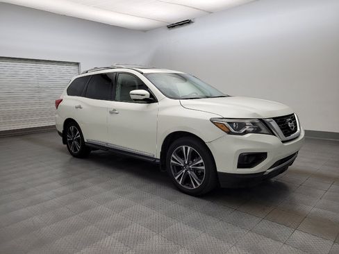 Used 2020 Nissan Pathfinder Platinum FWD image 11