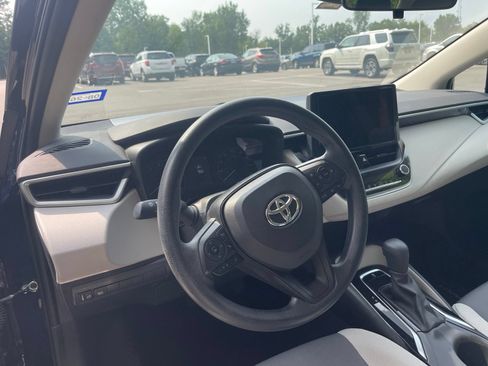 Used 2023 Toyota Corolla LE FWD image 2