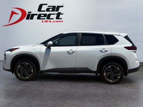 Used 2024 Nissan Rogue SV w/ SV Premium Package FWD image 3