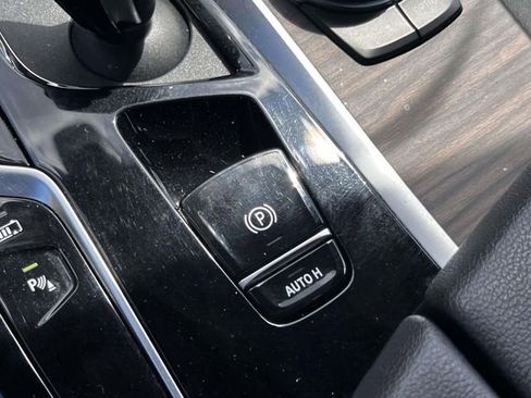 Used 2022 BMW 530e w/ Premium Package image 36