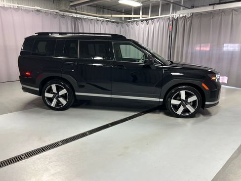 Used 2025 Hyundai Santa Fe Limited image 8