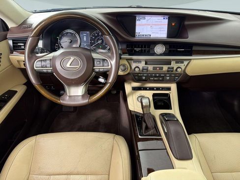 Used 2016 Lexus ES 350 w/ Luxury Package w/Wood Trim FWD image 28