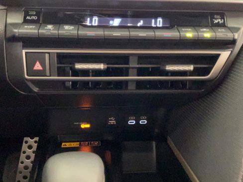 Used 2026 Toyota Camry SE w/ Convenience Package FWD image 35