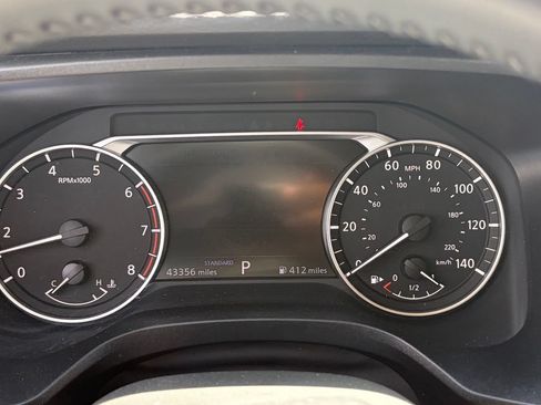 Used 2025 Nissan Rogue SV FWD image 12