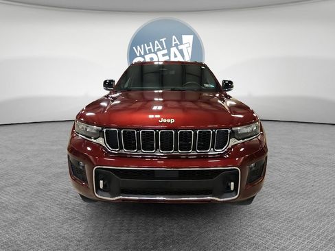 Used 2024 Jeep Grand Cherokee Overland w/ Luxury Tech Group IV AWD/4WD image 10