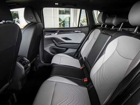 New 2026 Volkswagen Tiguan SE R-Line FWD image 28