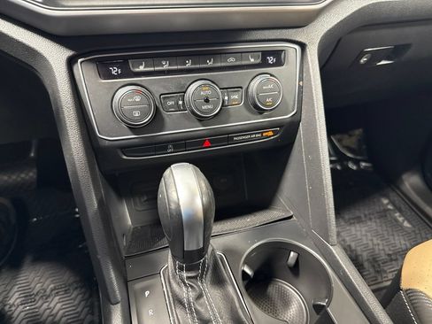 Used 2021 Volkswagen Atlas Cross Sport SE AWD/4WD image 25