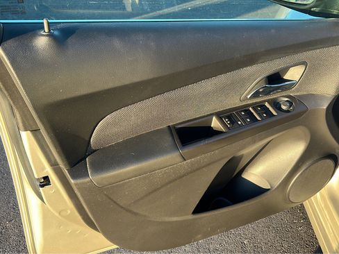 Used 2015 Chevrolet Cruze LT image 10