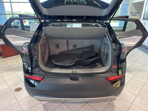 Used 2023 Chevrolet Bolt EUV Premier w/ Sun & Sound Package FWD image 13