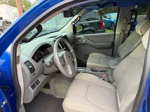Used 2013 Nissan Frontier SV RWD image 9