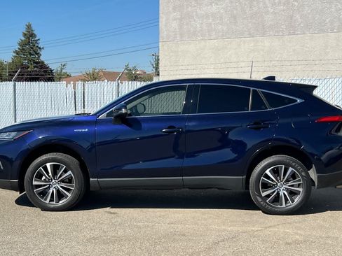 Used 2021 Toyota Venza LE AWD/4WD image 2