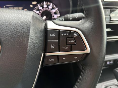 Used 2023 Toyota Highlander LE image 22