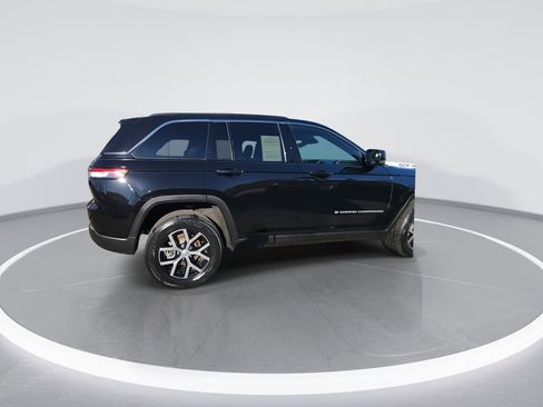 Certified 2024 Jeep Grand Cherokee Limited image 8