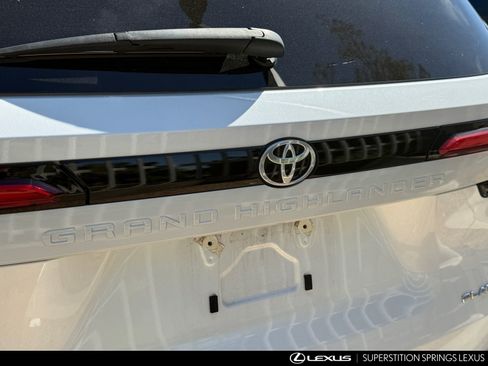 Used 2024 Toyota Grand Highlander AWD Hybrid image 8