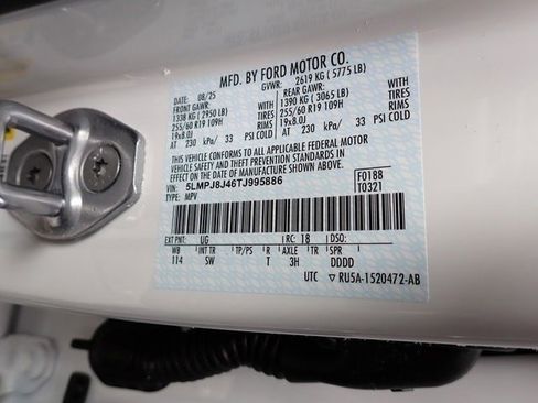 New 2026 Lincoln Nautilus Premier image 23