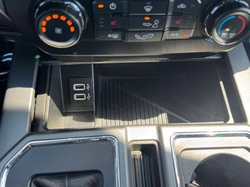 Used 2020 Ford F150 XLT w/ Equipment Group 302A Luxury AWD/4WD image 37
