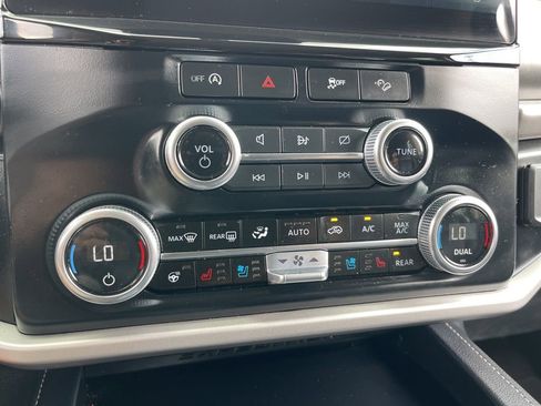 Certified 2024 Ford Expedition XLT image 12