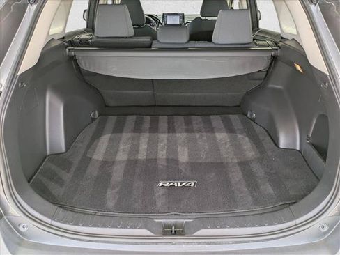 Used 2019 Toyota RAV4 XLE FWD image 6