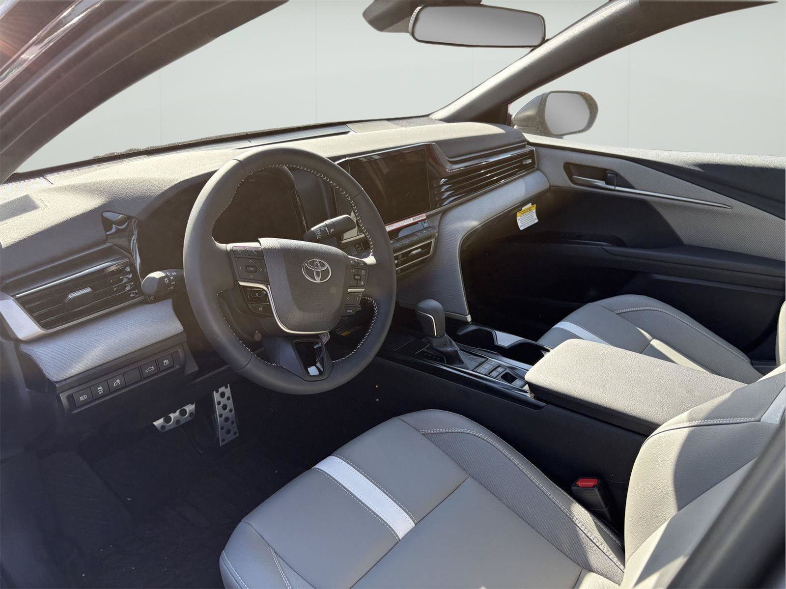 Used 2026 Toyota Camry SE FWD image 5