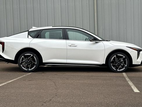New 2026 Kia K4 GT-Line image 4