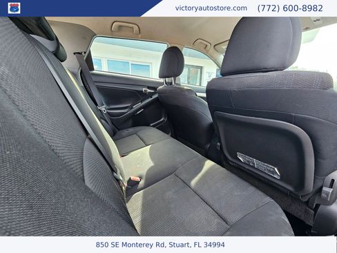 Used 2013 Toyota Matrix S image 21