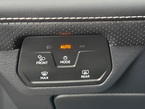 Certified 2024 Volkswagen Atlas SE FWD image 23