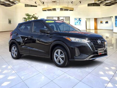 Used 2022 Nissan Kicks S w/ Interior Electronics Package FWD image 3