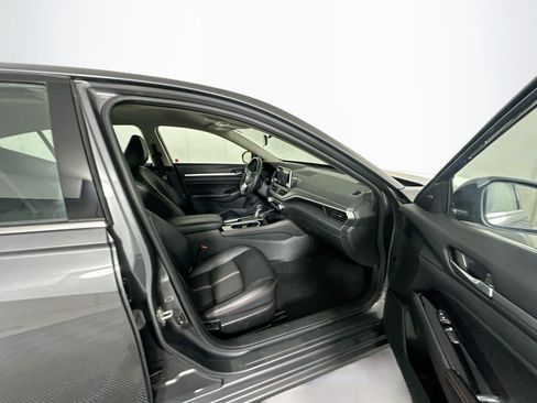 Used 2025 Nissan Altima 2.5 SR FWD image 29
