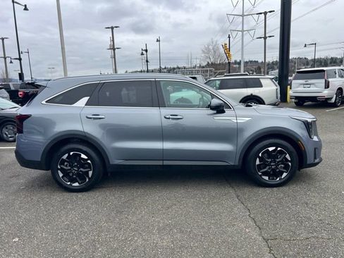 Certified 2024 Kia Sorento S image 8