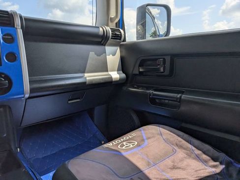 Used 2008 Toyota FJ Cruiser 4WD w/ Convenience Pkg image 16
